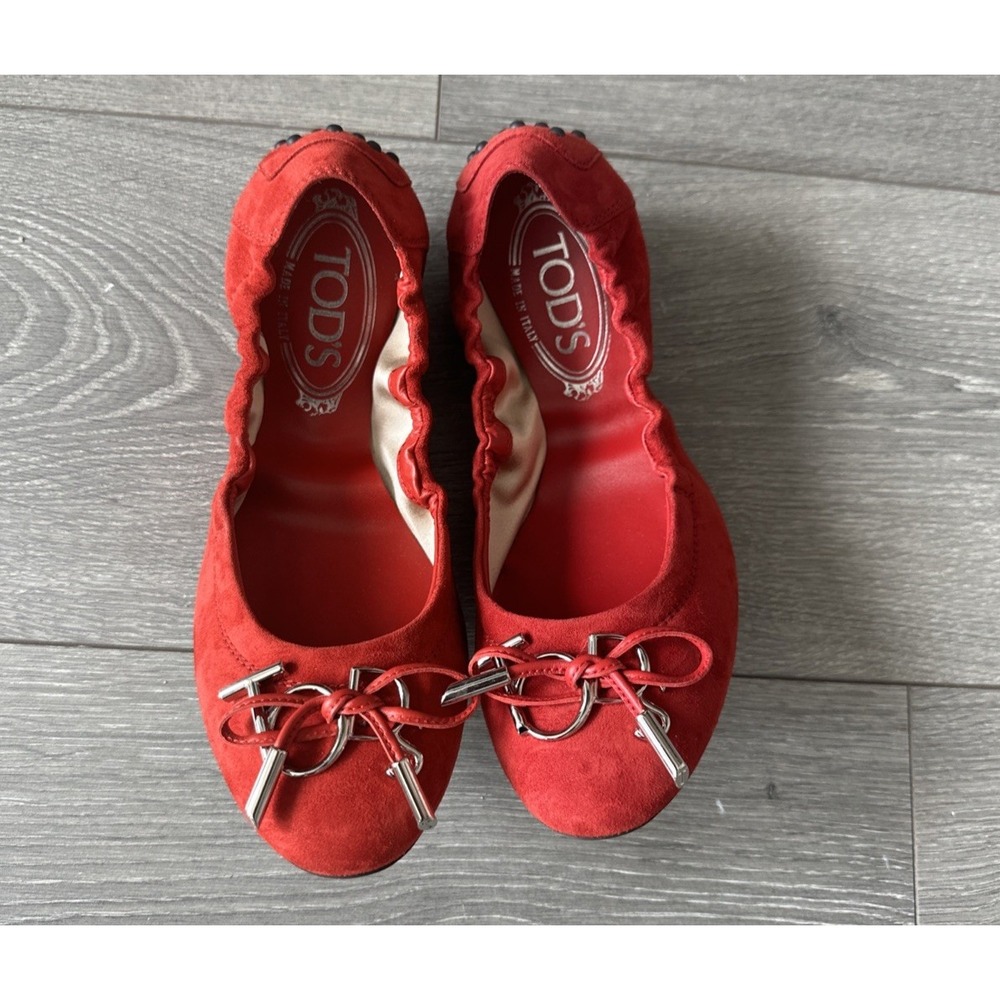 Tod's Round Toe Ballet Flats Size 35/ US 5-5.5 Red Suede Leather Pebbled Sole